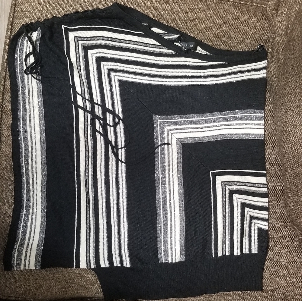 bebe one shoulder shirt